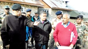 Governor, N N Vohra inspecting facilities at Sheshnag Yatra Camp.