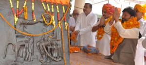 Minister for Health & Medical Education Lal Singh and others paying tributes to Maharaja Gulab Singh in Akhnoor on Wednesday. 
