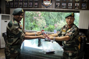 Lt Gen KH Singh General Officer Commanding White Knight Corps handing over Baton to Lt Gen RR Nimbhorkar in Nagrota on Thursday.