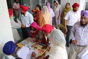 Sikhs casting their votes in Jammu on Wednesday. —Excelsior/Rakesh