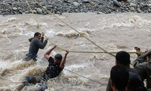 Army rescues 4 persons trapped in floods at Adigam, Kokernag in South Kashmir on Sunday.  —Excelsior/Younis Khaliq
