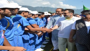 Minister for Sports, Imran Raza Ansari interacting with players while inaugurating T-20 Cricket Tournament at Srinagar.