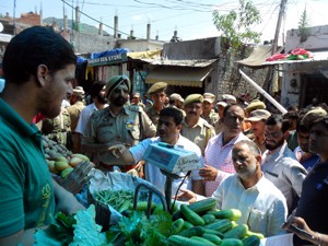 DC and SSP Poonch conducting market checking on Tuesday. — Excelsior/Harbhajan