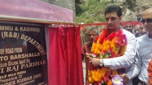 MLA Doda laying foundation stone of link road.