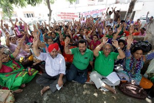 FMPHWs and Medical employees raising slogans during their protest dharna at Jammu on Wednesday. -Excelsior/Rakesh