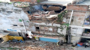 Old residential house damaged due to rains in Panjtirthi area. -Excelsior/Rakesh