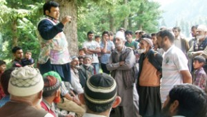 BJP leader, Ishfaq-ur-Rehman Poswal addressing residents of Karnah constituency in Chowkibal meadows near LoC.