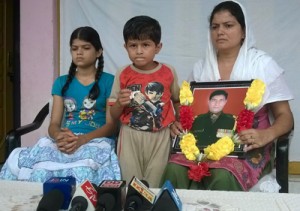 Martyr Ram Singh’s family at a press conference at Vijaypur on Sunday. —Excelsior/Gautam