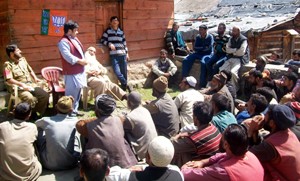 Ishfaq-ur-Rehman Poswal, BJP leader and Vice-Chairman Abhiyan interacting with people on Thursday.