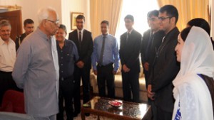 Governor N.N. Vohra interacting with Civil Serivces qualifiers at Raj Bhavan. 