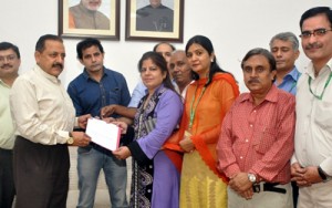 Union Minister Dr Jitendra Singh receiving a memorandum from a deputation of Central Secretariat Stenographers' Service (CSSS) Association at New Delhi on Monday.