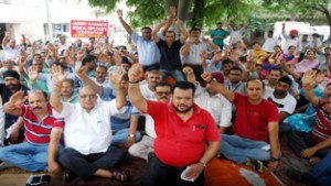 Medical employees protesting on Tuesday. —Excelsior/Rakesh