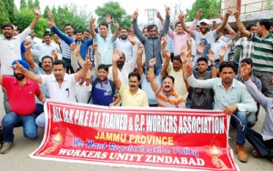 Daily wagers, ITI /CP workers of PHE Department during a protest at Jammu on Saturday.  -Excelsior/Rakesh
