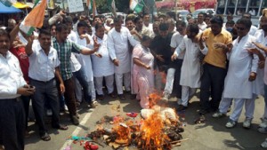 Cong leaders and workers staging protest demonstration at Kathua on Monday. -Excelsior/Magotra