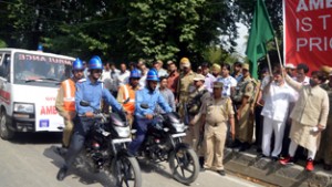 Minister for Health, Ch Lal Singh flanked by Minister for R&B, Syed Mohammad Altaf Bukhari flagging off ambulance awareness drive at Srinagar on Thursday.