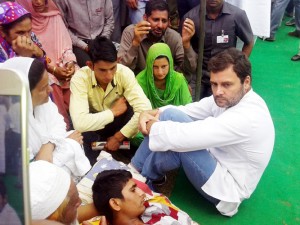 AICC leader Rahul Gandhi sharing pain and grief of Pakistani firing victims at Balakot in Poonch on Wednesday.