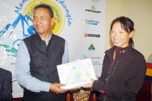 Nawang Rigzin Jora, MLA Leh and former Tourism Minister felicitating the title winner, Laxmi Magar in Leh.