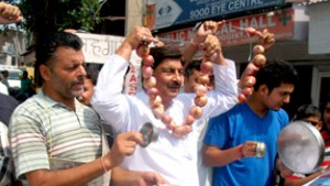 JWAM president Sunil Dimple and others protesting against price rise.