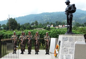 Rashtriya Rifles officers and jawans  paying homage to martyred JCO, Chuni Lal at Bhaderwah.