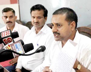 Leaders of Sanskrit Adhyapak Sangh addressing a press conference at Jammu on Sunday.  -Excelsior/Rakesh