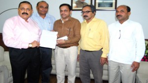 Union Minister Dr Jitendra Singh receiving a memorandum from a deputation of IRS Officers' Association at New Delhi.