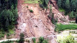 A view of landslide on Doda-Bhaderwah road which remained block for second consective day on Monday. -Excelsior/ Tilak Raj