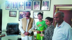 Ajatshatru Singh along with the brother-sister duo who were given scholarship for continuing their studies.
