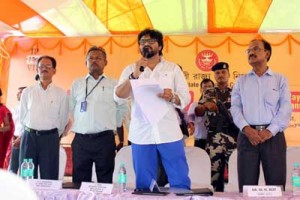 Union Minister Babul Supriyo addressing gathering during foundation stone laying ceremony for extension of ESI Hospital, Asansol, WB on Tuesday.