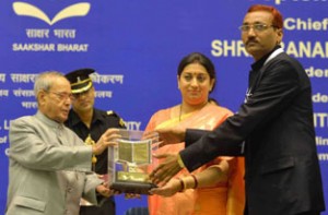 President, Pranab Mukherjee gave away the Saakshar Bharat awards, at the International Literacy Day celebrations, in New Delhi on Tuesday. 