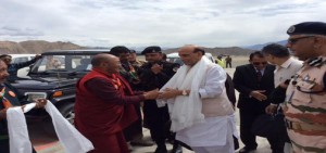 Union Home Minister Rajnath Singh being received on his arrival at Leh on Monday. -Excelsior/ Stenzin