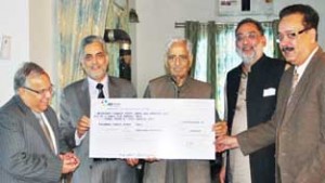 Chief Minister Mufti Mohammad Sayeed receiving dividend cheque from JK Bank Chairman.