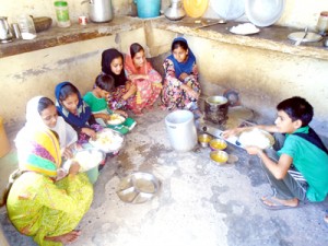 Children taking food in unsafe building of Nari-Niketan.