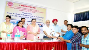 Dignitaries during valedictory ceremony of conference at GCET, Jammu on Wednesday.