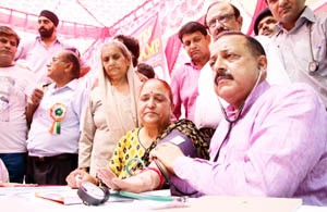 Union Minister and nationally known Diabetologist, Dr. Jitendra Singh examining patients during a free Diabetes awareness camp at Jammu on Tuesday.