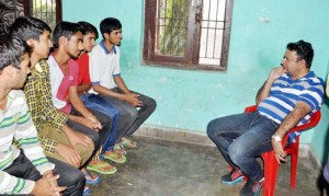 Minister for CAPD, Ch Zulfkar interacting with students of Gujjar & Bakarwal Hostel at Jammu on Thursday.