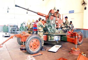 A gun at display during 72nd Anniversary of EME at Udhampur on Thursday.