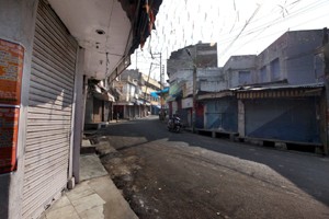 A city market wearing a deserted look as Jammu observed a near total bandh on Saturday. — Excelsior/Rakesh