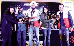 Winners of Raid-De-Himalaya being felicitated by the dignitaries. 