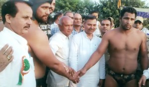 Wrestlers being felicitated by the chief guest and other dignitaries on Friday.