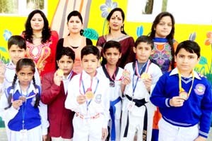 Taekwondo players of Sprawling Buds School posing for a group photograph during felicitation function. 