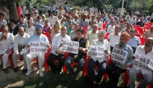 PoJK DPs observing black day in Jammu on Thursday.       —Excelsior/Rakesh