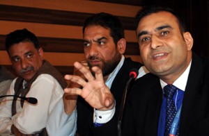 Doctors Association Kashmir (DAK) president Dr Nasir-Ul- Hassan with Employees Joint Action Committee (EJAC) senior leaders addressing a joint press conference in Srinagar on Friday. —Excelsior/Amin War