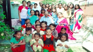 Students posing alongwith the organizers during a 3-day workshop conducted by Satchel.