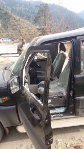 Vehicle of Engineer Rashid damaged in stone pelting at Domail, Bhaderwah on Wednesday. -Excelsior/ Tilak Raj