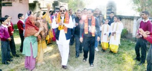 MLC and Trustee, Dharmarth Trust, Ajatshatru Singh being welcomed by people including students at Shree Ranbir Mahavidalaya, Birpur.