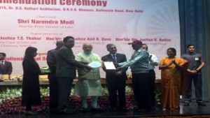 PM Narendra Modi presenting Best PLV Award to Jannak Singh at New Delhi.