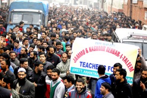 Rehbar-e-Taleem Teachers shouting slogan during a protest in Srinagar on Monday.                                 -Excelsior/ Amin War