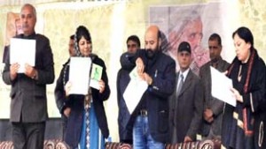 Minister for Forests, Bali Bhagat flanked by MP Mehbooba Mufti launching Ladli Beti and AASRA schemes at Anantnag.