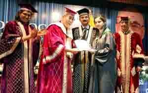 Dalai Lama presenting degree to a pass-out on the occasion of 5th Convocation of LPU.