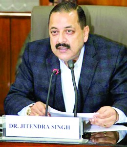 Union Minister Dr Jitendra Singh briefing the media about DoPT’s ‘one-page’ form initiative at New Delhi.